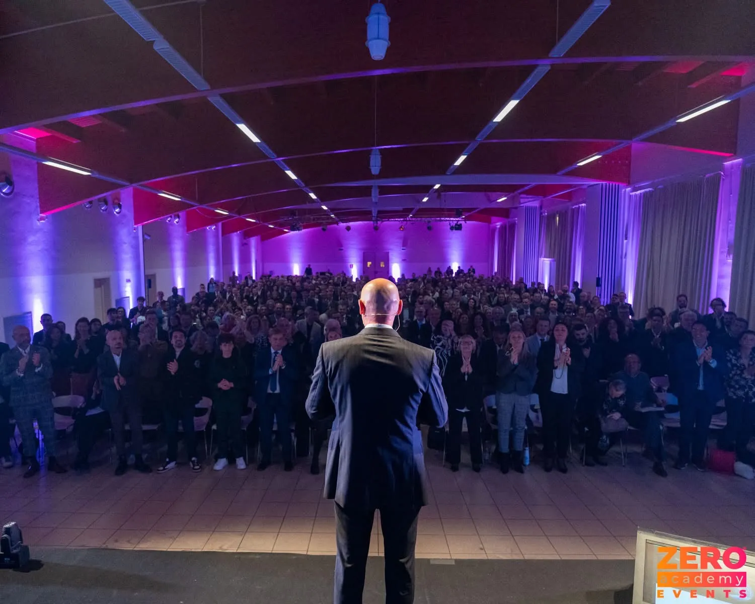 Simone Sistici sul palco di Zero Academy